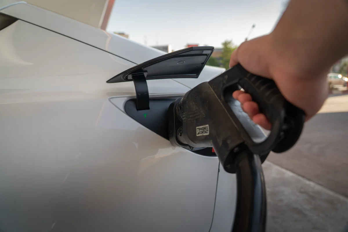 Carburant en hausse : Est-ce (enfin) le moment de passer à l’électrique ?