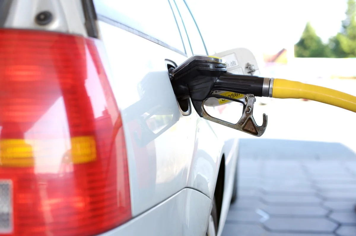 Carburants au plus haut : Le gazole frôle les 2,40 €/L, ce qu'il faut retenir des annonces du président